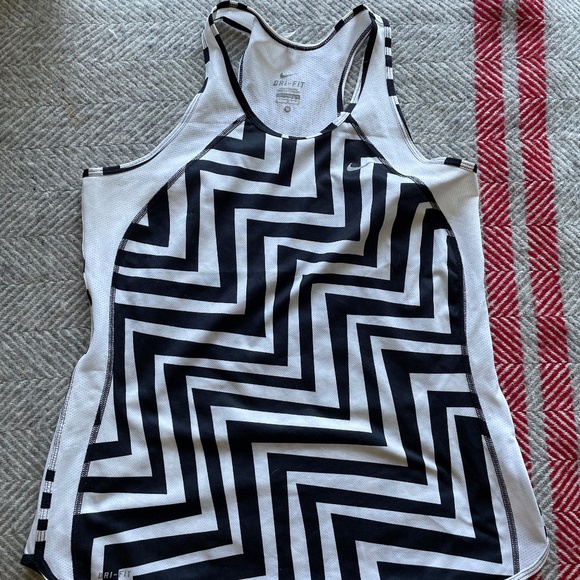 Nike Dri-Fit Tank Top - Size M (black and white) - Picture 1 of 3